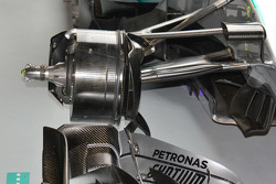 Mercedes W06 Hybrid, dettaglio dei cestelli dei freni aperti per metà
