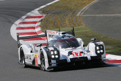 #17 Porsche Team Porsche 919 Hybrid: Timo Bernhard, Mark Webber, Brendon Hartley