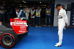Lewis Hamilton, Mercedes AMG F1 W06 looks at the Ferrari SF15-T of Sebastian Vettel, Ferrari in parc ferme