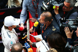 Нико Росберг, Mercedes AMG F1 и Кай Эбель, ведущий RTL TV