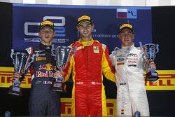 Podio: ilvincitore della gara Alexander Rossi, Racing Engineering, secondo Pierre Gasly, DAMS, terzo