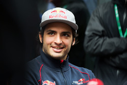 Carlos Sainz Jr., Scuderia Toro Rosso met de media