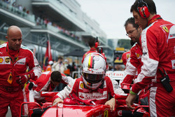 Sebastian Vettel, Ferrari SF15-T sulla griglia