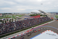 Nico Rosberg, Mercedes AMG F1 W06 leads at the start of the race