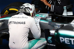 Победитель гонки - Льюис Хэмилтон, Mercedes AMG F1 празднует в закрытом парке