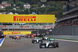 Nico Rosberg, Mercedes AMG F1 W06 en la vuelta de formación