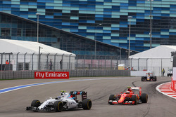 Valtteri Bottas, Williams FW37 voor Kimi Raikkonen, Ferrari SF15-T
