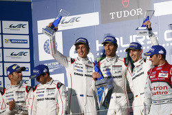 Podium : les vainqueurs Timo Bernhard, Mark Webber, Brendon Hartley, Porsche Team