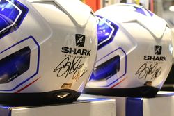 Caschi Shark autografati da Sylvain Guintoli