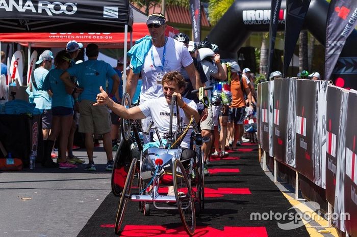 Alex Zanardi compite en el Triatlón Ironman de Hawaii