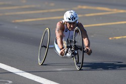 Alex Zanardi compete nel triathlon Ironman delle Hawaii