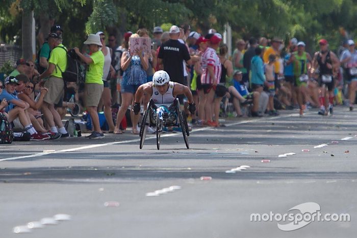 Alex Zanardi compite en el Triatlón Ironman de Hawaii