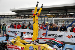 Ganador carrera 2 Antonio Giovinazzi, Jagonya Ayam with Carlin Dallara Volkswagen