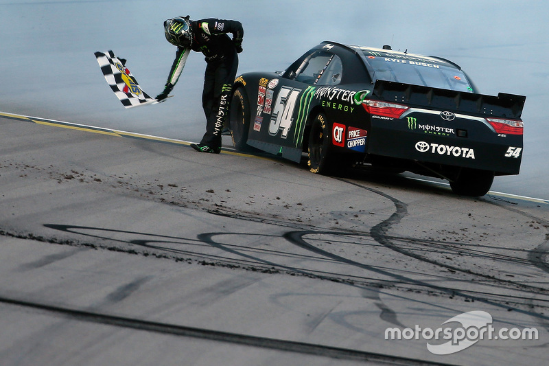 Ganador de la carrera Kyle Busch, Joe Gibbs Racing