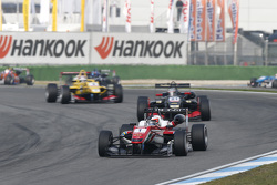 Felix Rosenqvist, Prema Powerteam Dallara Mercedes-Benz devant Alexander Albon, Signature Dallara Volkswagen et Antonio Giovinazzi, Jagonya Ayam with Carlin Dallara Volkswagen