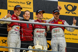 Podium 2. Rennen: 2. Mattias Ekström, Audi Sport Team Abt Sportsline; 1. Jamie Green, Audi Sport Tea