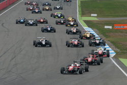Race 1 Start: Felix Rosenqvist, Prema Powerteam Dallara Mercedes-Benz