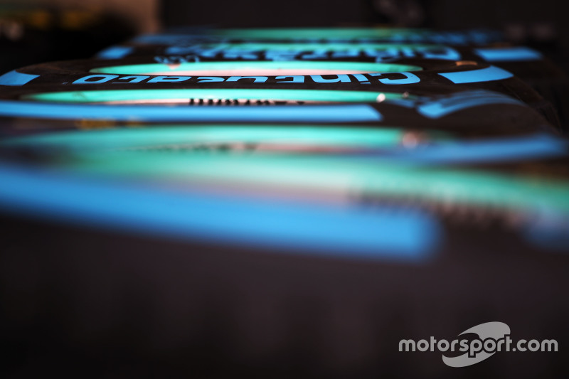 Pneus para pista molhada da Pirelli