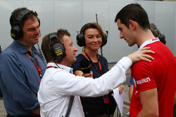 Alexander Rossi, Manor F1 Team met BBC Radio 5 Live Commentator Allan McNish, BBC F1 Presenter en Su