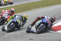 Jorge Lorenzo, Yamaha Factory Racing; Valentino Rossi, Yamaha Factory Racing