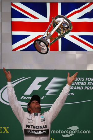 Ganador de la carrera y Campeón del Mundo Lewis Hamilton, Mercedes AMG F1
