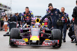Daniel Ricciardo, Red Bull Racing RB11 on the grid