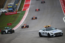 Nico Rosberg, Mercedes AMG F1 W06 aan de leiding achter de safety car