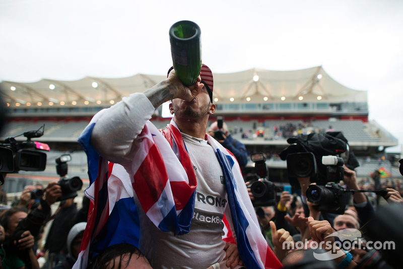 Race winner and World Champion Lewis Hamilton, Mercedes AMG F1 celebrates with the team