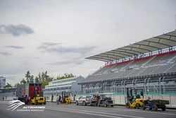 Llegada de equipo de las Escuderías al Autódromo Hermanos Rodríguez