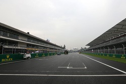 Track atmosphere