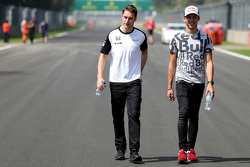 Stoffel Vandoorne, McLaren Honda reserverijder en Pierry Gasly, Red Bull Racing testrijder