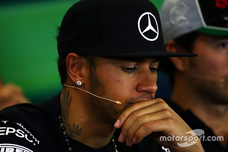 Lewis Hamilton, Mercedes AMG F1 en la conferencia de prensa de la FIA