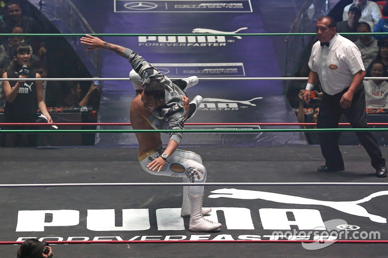 Lewis Hamilton bei einer Wrestling-Veranstaltung in Mexico City