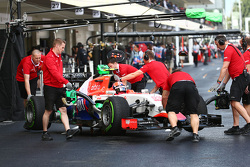 Александр Росси, Manor Marussia F1 Team в гараже
