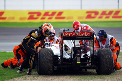 Romain Grosjean, Lotus F1 E23, à l'arrêt suite à un problème technique