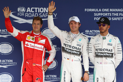 El ganador de la pole, Nico Rosberg, Mercedes AMG F, segundo lugar, Lewis Hamilton, Mercedes AMG F1