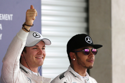 Ganador de la pole Nico Rosberg, Mercedes AMG F1 Team