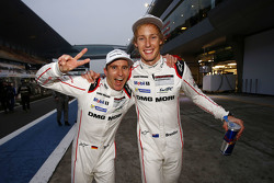 Wereldkampioen 2015 Timo Bernhard met Brendon Hartley, Porsche Team