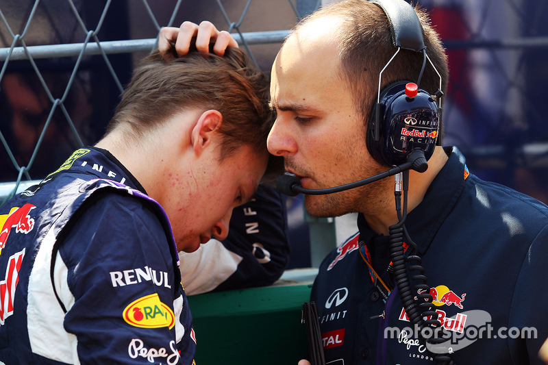 Daniil Kvyat, Red Bull Racing with Gianpiero Lambiase, Red Bull Racing Engineer on the grid