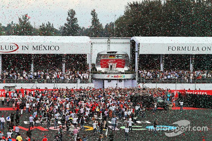 Podio: Sgundo lugar Lewis Hamilton, Mercedes AMG F1, ganador de la carrera Nico Rosberg, Mercedes AMG F1 y el tercer lugar Valtteri Bottas, Williams