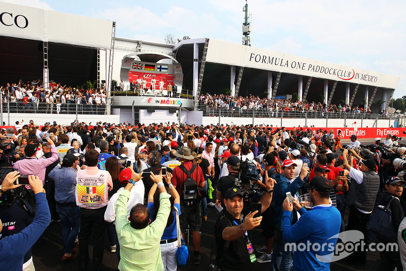 Podium: 2de Lewis Hamilton Mercedes AMG F1, Andrew Shovlin, Mercedes AMG F1 ingenieur, winnaar Nico 