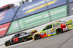 Martin Truex Jr., Furniture Row Racing Chevrolet and Kyle Busch, Joe Gibbs Racing Toyota