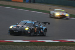 #77 Dempsey Proton Competition Porsche 911 RSR: Patrick Dempsey, Patrick Long, Marco Seefried