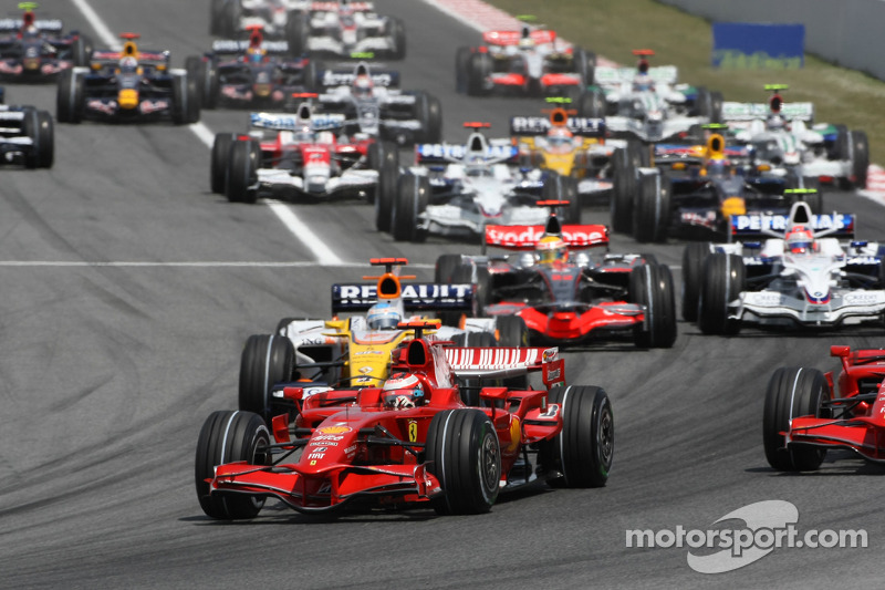Start: Kimi Raikkonen, Scuderia Ferrari, F2008 leads, Felipe Massa, Scuderia Ferrari, F2008
