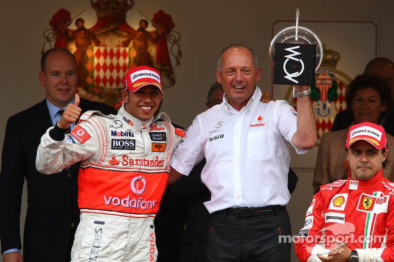 1st place Lewis Hamilton, McLaren Mercedes with Ron Dennis, McLaren, Team Principal, Chairman and Fe