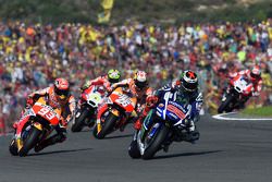 Start: Jorge Lorenzo, Yamaha Factory Racing leads