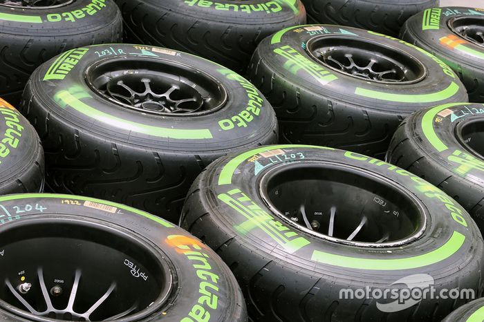 Pneus para pista molhada da Pirelli