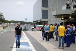 Sergio Pérez, Sahara Force India F1 en los pits