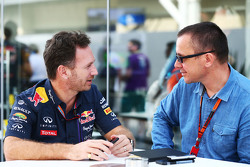 Christian Horner, Red Bull Racing Director el Equipo con Jonathan Noble, Motorsport.com Editor