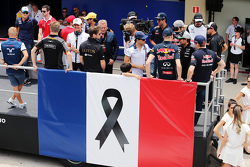 F1 presta homenagem às vítimas da tragédia de Paris